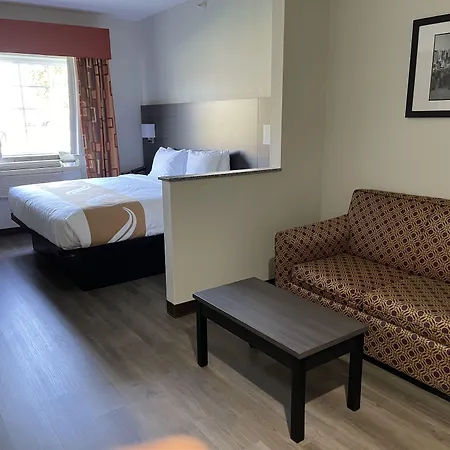 Quality Suites Tulsa I-44
