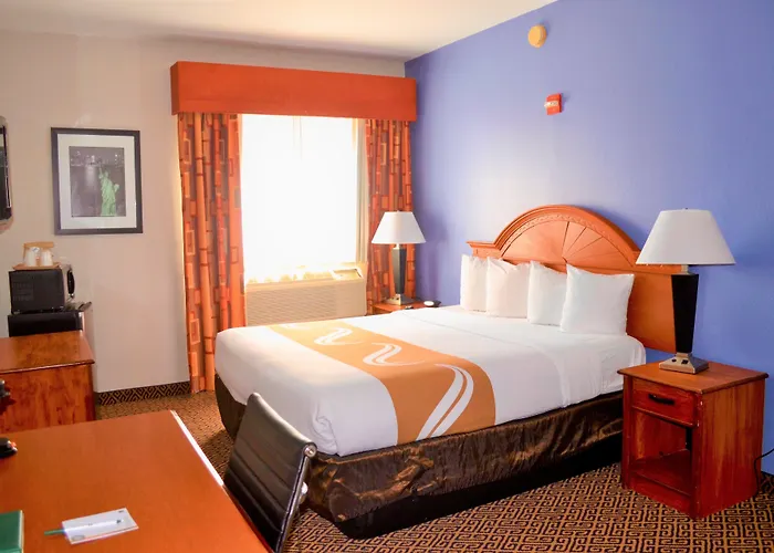 Hotel Quality I-44 4*