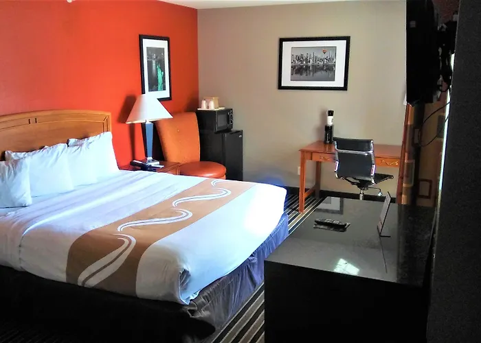 Hotel Quality I-44 4*
