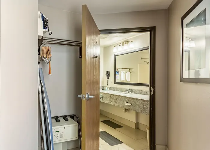 Quality I-44 Hotel 4*