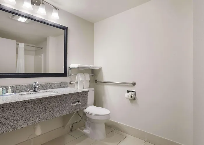 Quality I-44 Hotel 4*