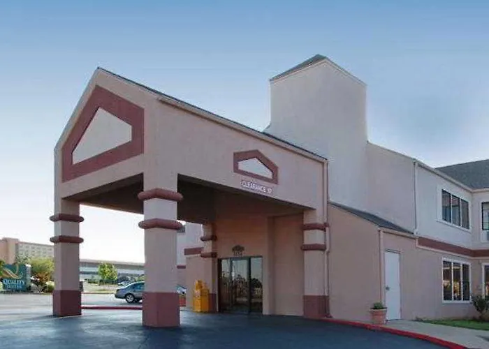 Hotel Quality I-44 4*