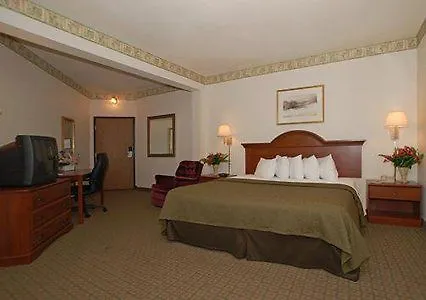 Hotel Quality I-44 4*